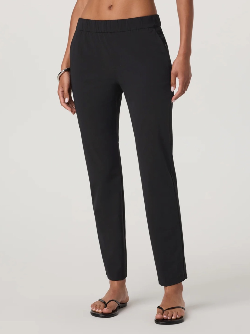 Vuori Miles Ankle Pants in Black, Size L